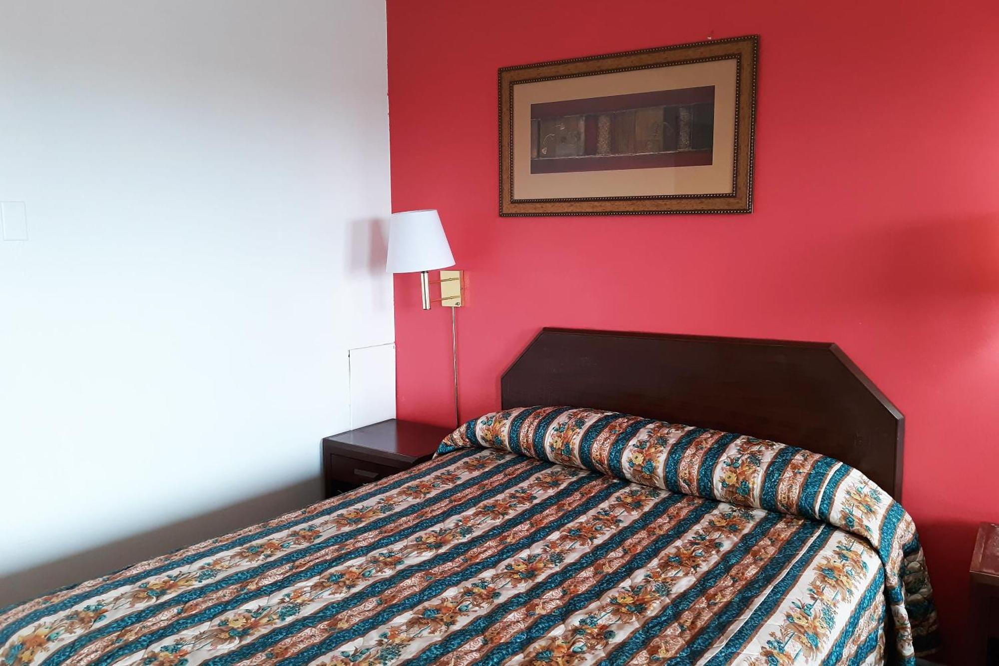 Oyo Hotel Kings At Кловис Екстериор снимка